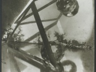 thmb-hnik-josef-z-cyklu-sklenene-tajemstvi-2007-cernobily-kontakt-na-barytovem-papiru-29-x-24-cm-2057.jpg