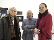 thmb-zleva-zakladatel-cerneho-divadla-jiri-srnec-petr-pichl-a-manazerka-galerie-marketa-polakova-2528.jpg