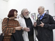 thmb-zleva-fotografka-dana-kyndrova-dr-libor-hlavacek-z-kabinetu-ministra-obrany-cr-a-fotograf-josef-louda-2557.jpg