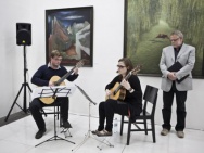 thmb-na-kytaru-zahrala-a-zazpivala-michaela-mouckova-na-kytaru-ji-doprovodil-vit-herman-2858.jpg