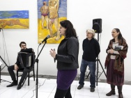 thmb-u-mikrofonu-dita-halova-v-pozadi-filip-kratochvil-zdenek-manina-a-marketa-polakova-5365.jpg