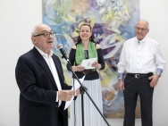 thmb-prof-vlcek-v-pozadi-autor-a-manazerka-galerie-6736.jpg