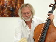 thmb-na-violoncello-zahral-petr-hejny-suitu-c-2-js-bacha-8048.JPG