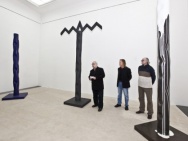 thmb-vystavu-uvedl-phdr-ivan-neumann-uprostred-autor-vpravo-reditel-galerie-josef-achrer-1277.jpg
